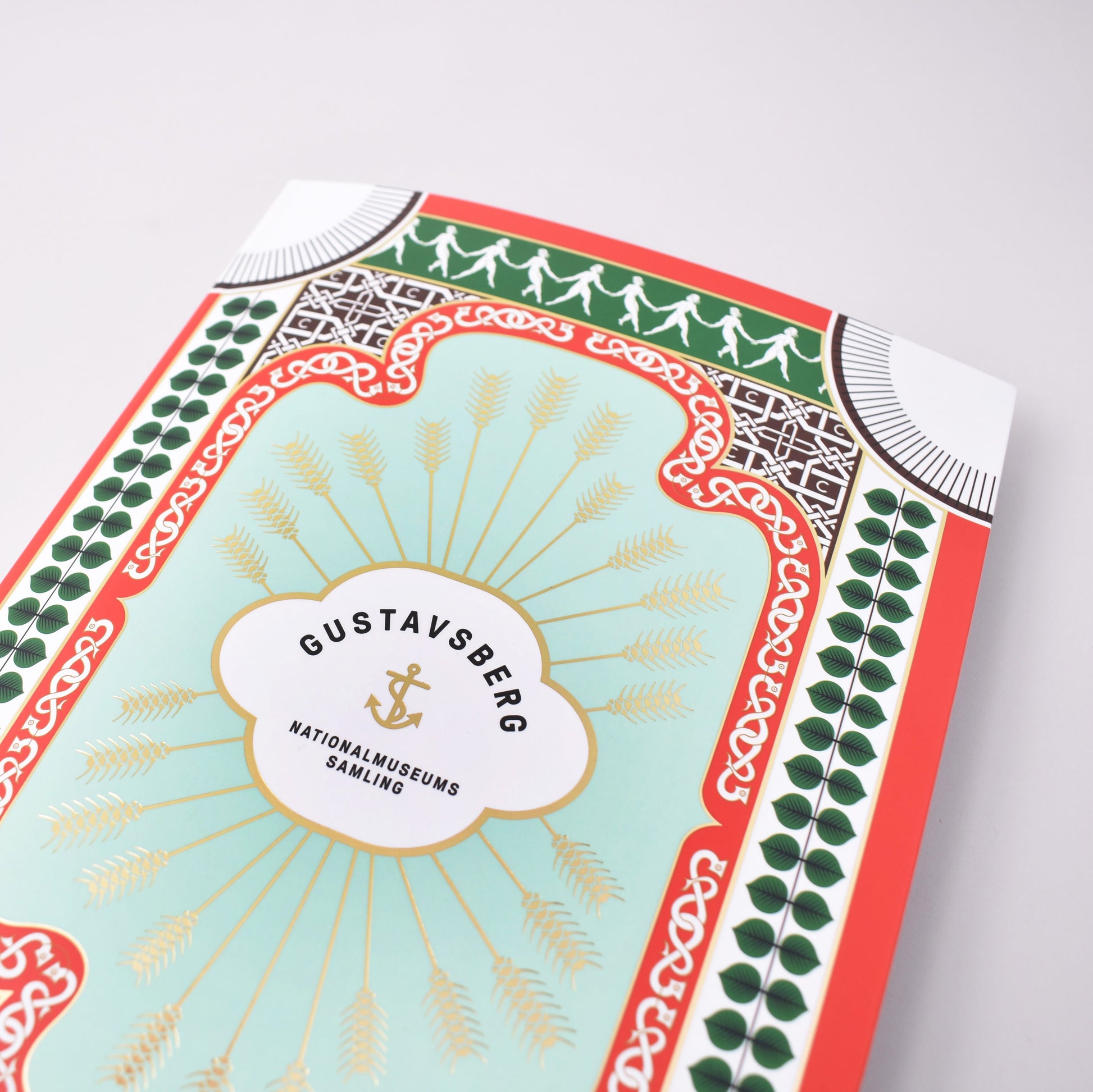 Närbild på publikationen om Gustavsberg från Nationalmuseum