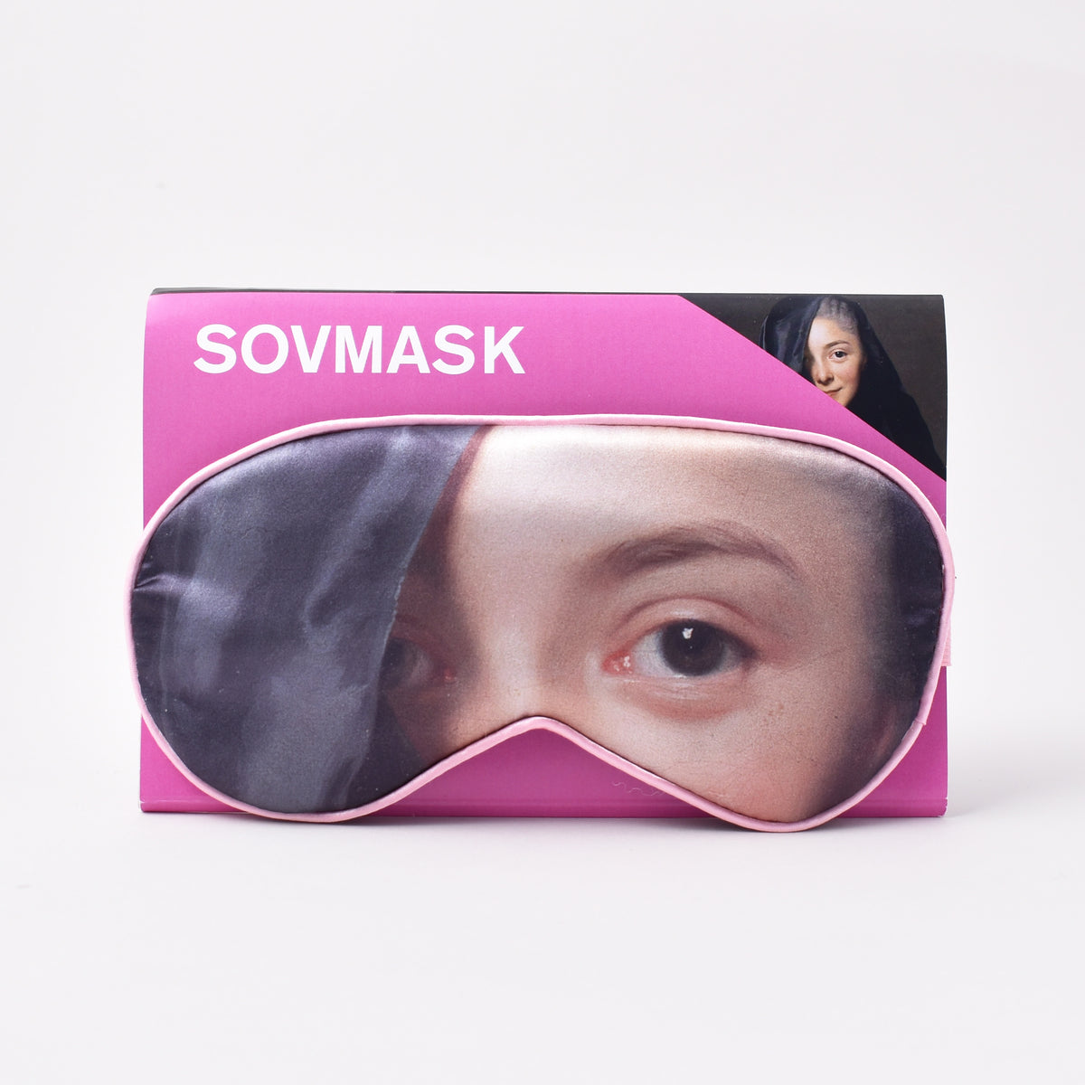 Sovmask med förpackning och målningen damen med slöjan från Nationalmuseums samlingar