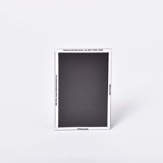 svart baksida till magnet med rembrants självporträtt