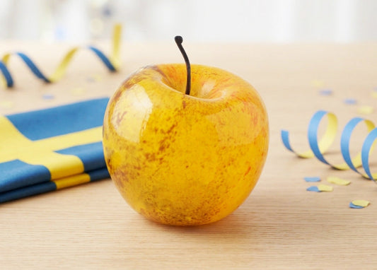 glasäpple, kunskapens frukt som studentpresent från Nationalmuseum