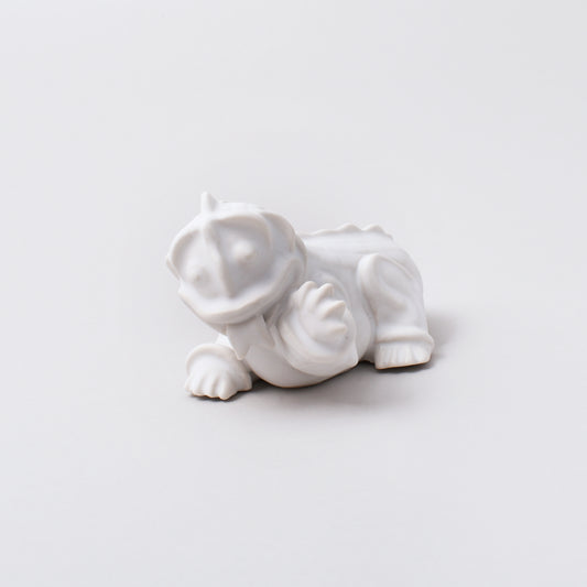 vit keramikfigurin Inez från kollektionen drakvalpar av Wilhelm Kåge i Nationamuseum shop