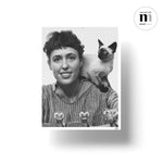 Ladda upp bild till gallerivisning, svartvit affisch med Lisa Larsson och katt från Nationalmuseum
