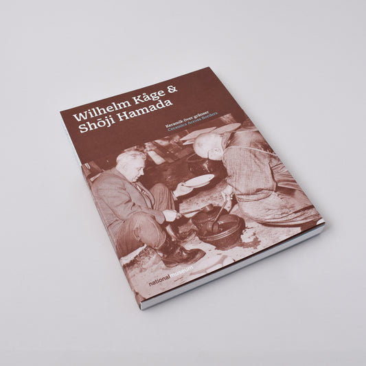 bok från utställning på Nationalmuseum om formgivarna kåge/hamada