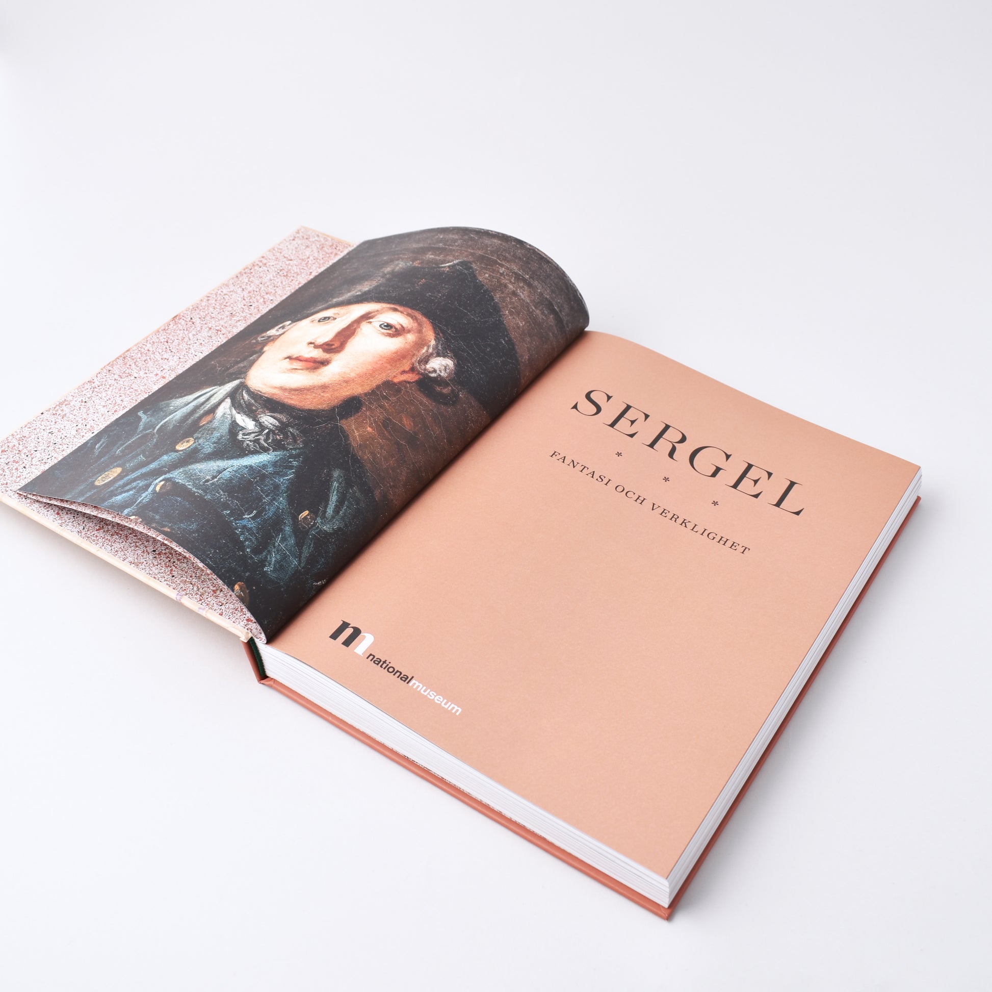 Insida i boken Sergel utgiven av Nationalmuseum till utställningen Sergel fantasi och verklighet