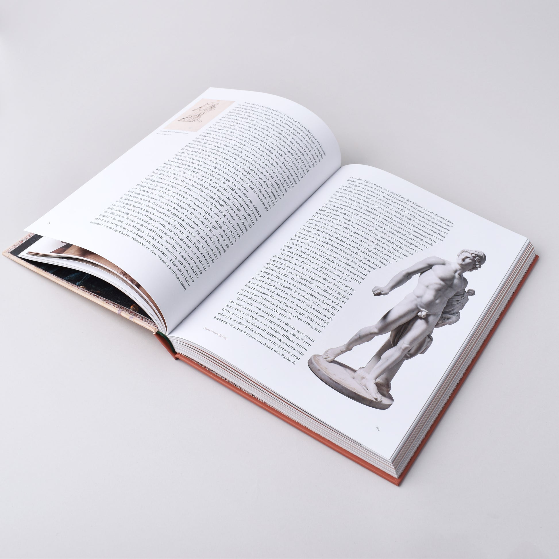 uppslag i katalogen Sergel utgiven av Nationalmuseum