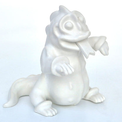 Vit drakvalp formgiven av Wilhelm Kåge i Nationalmuseum shop