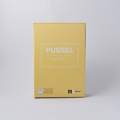 baksida av pussel med katt på blomsteräng från Nationalmuseum