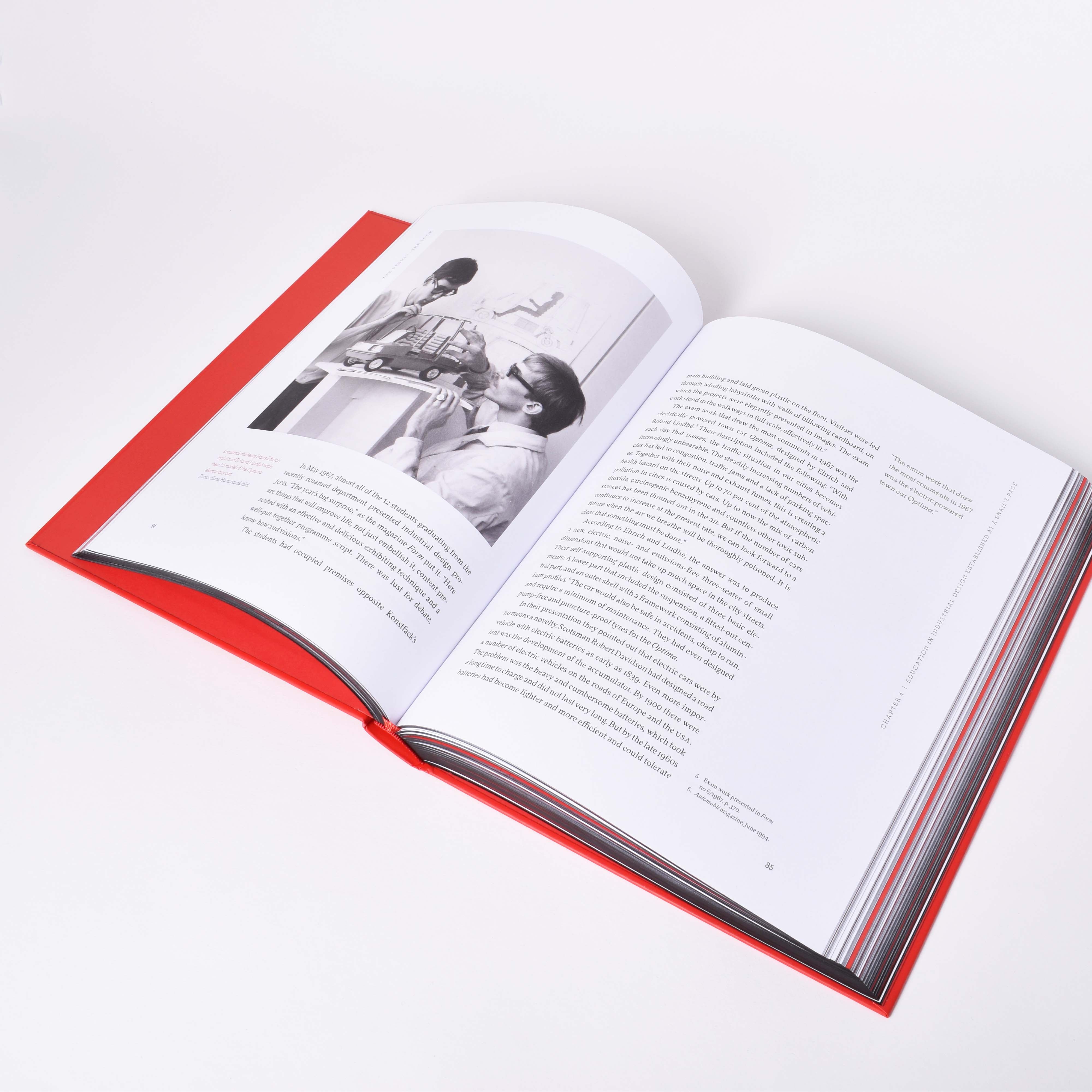 Insida i boken A&E Design med bilder på designduon