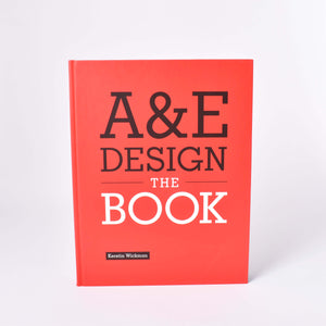 Röd Framsida till boken A&E design av Kerstin wickman