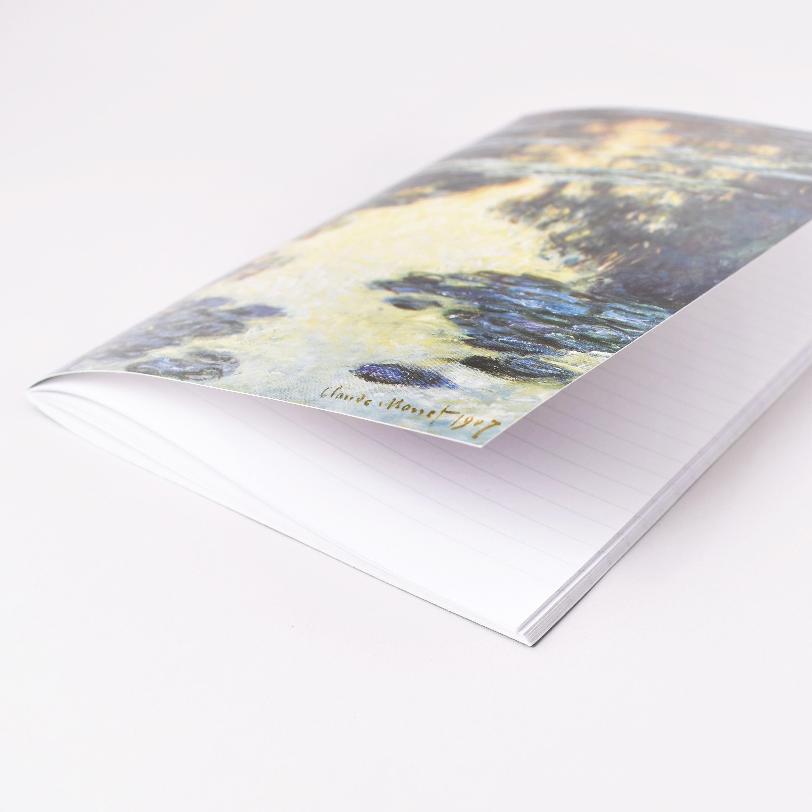 Anteckningsbok med linjerade sidor och målningen näckrosor av Claude Monet