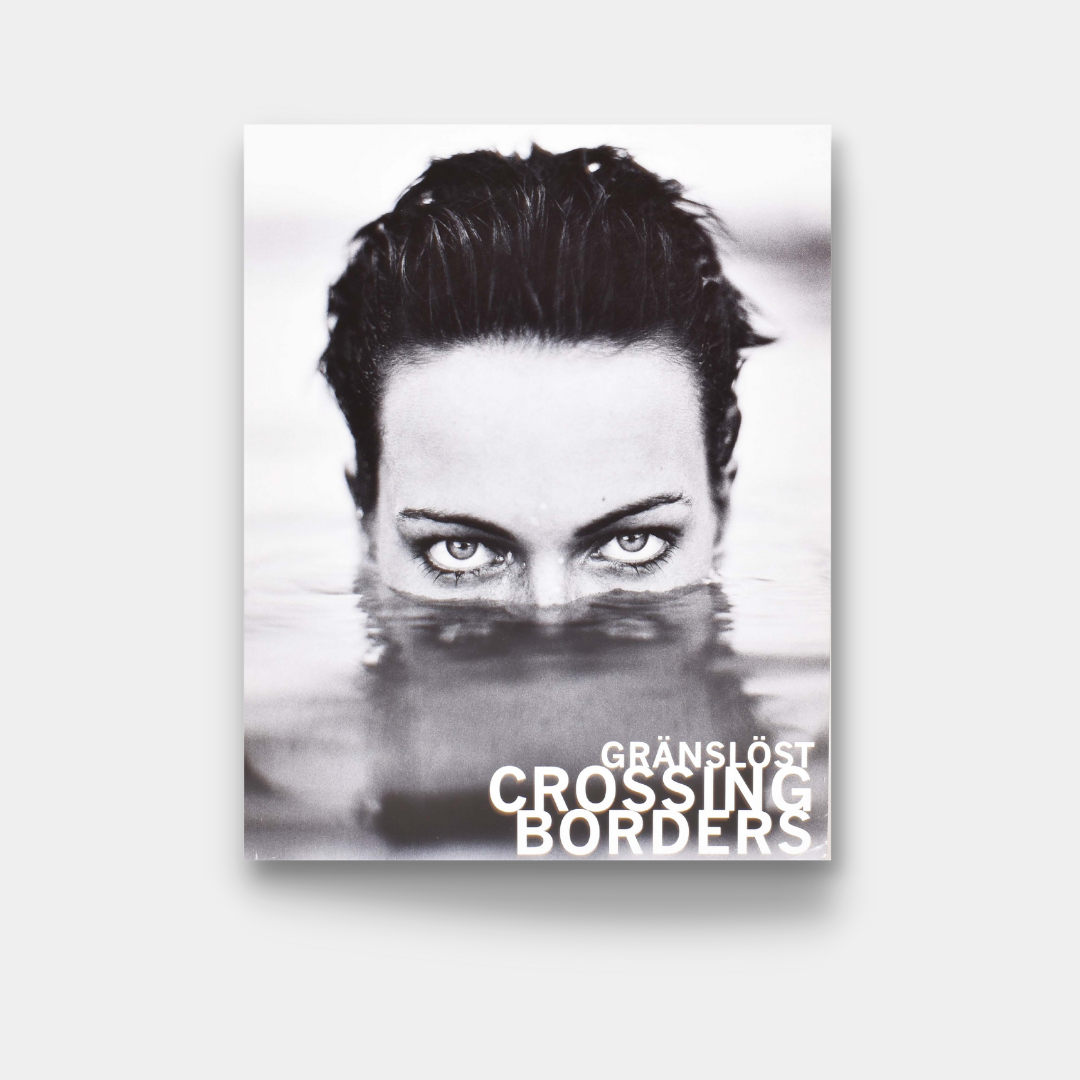 boken crossing borders med omslag av svartvitt fotografi av therese alshammar