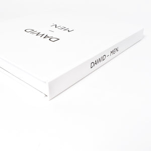 vit inbunden bok med svart titel david - men