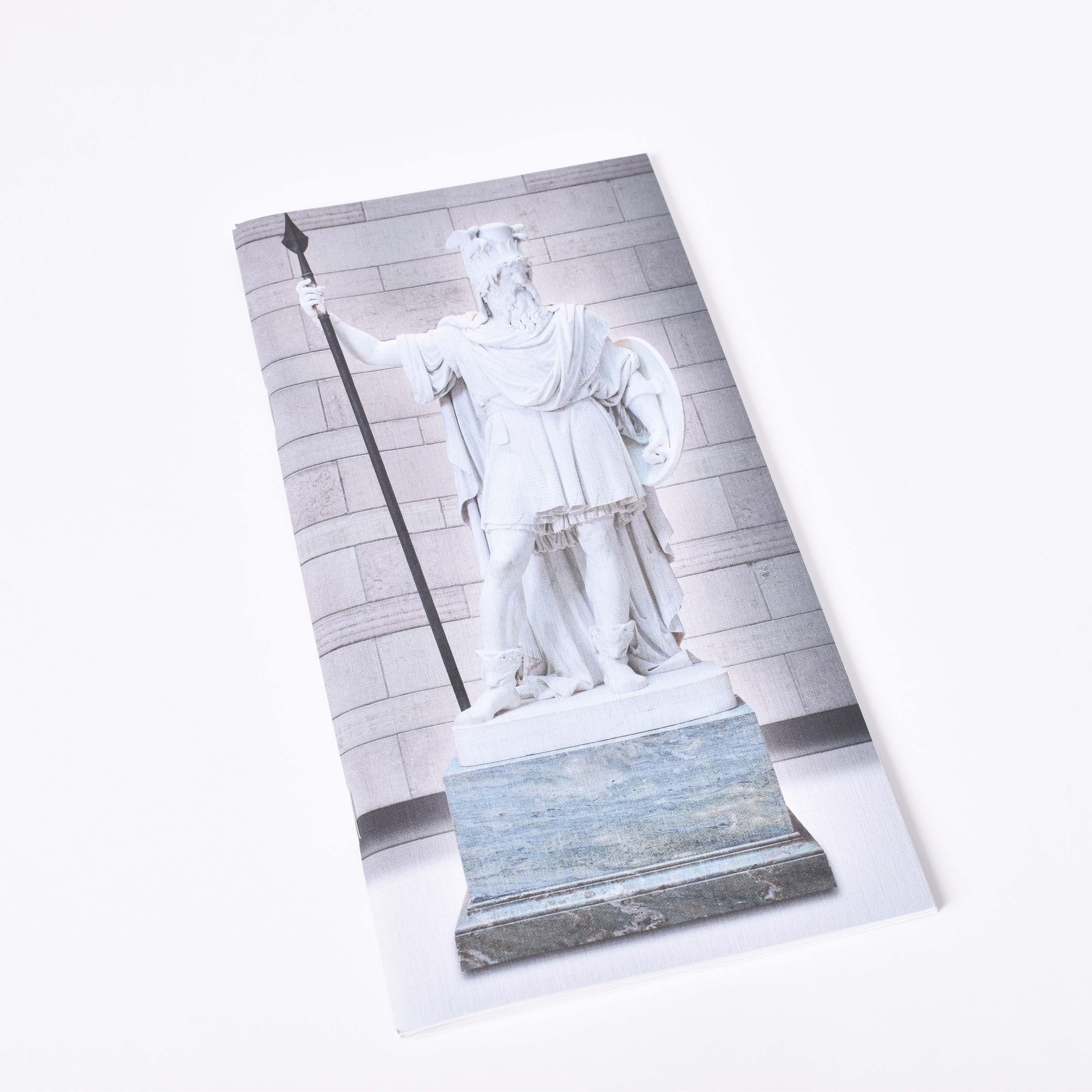 Anteckningsbok med skulpturen Oden i NAtionalmuseums skulpturgård