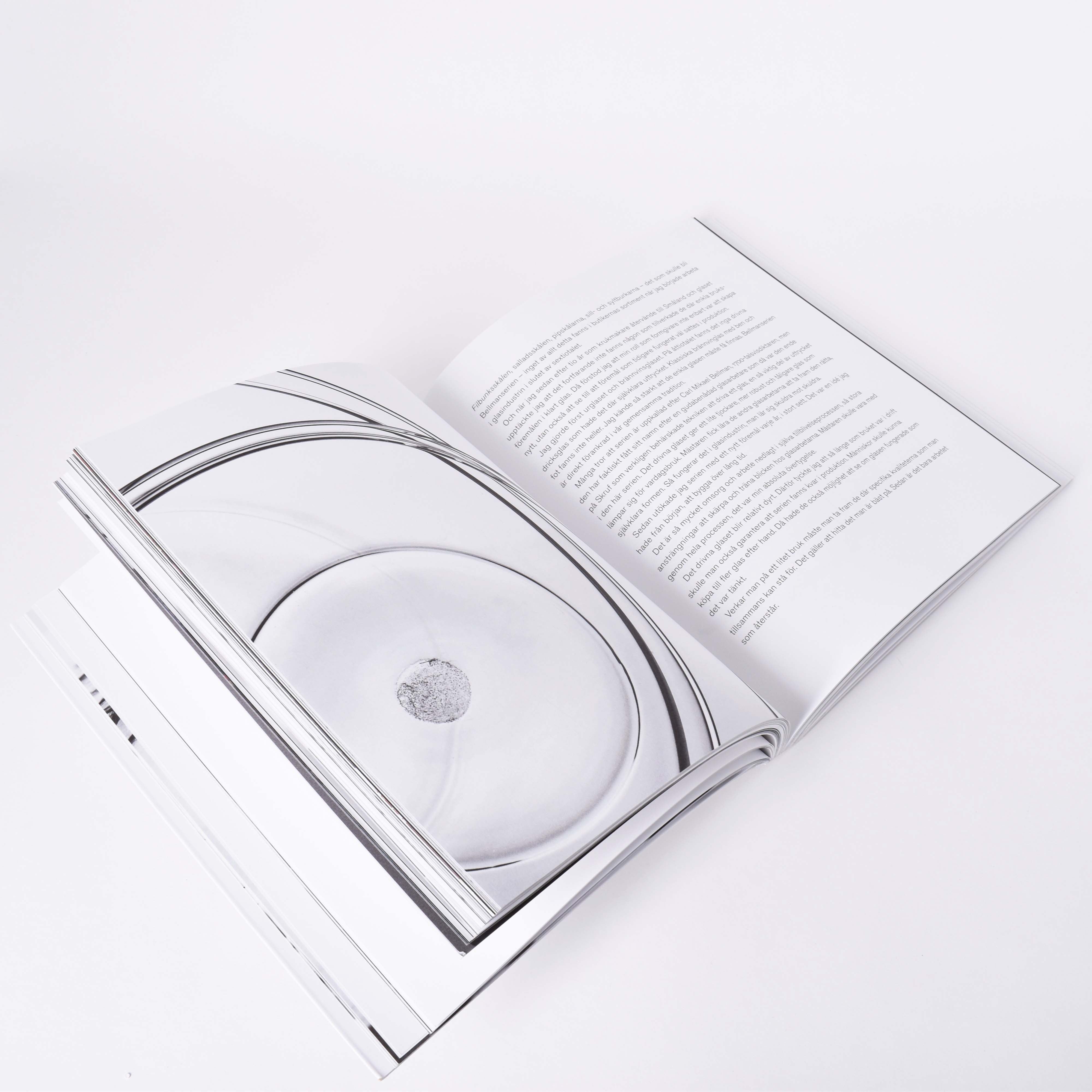 Insida i boken Ingegerd råman med mönster från hennes design
