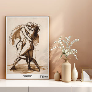 Poster med hetsigt kärlekspar av Sergel i brun ram bredvid vaser i beigea nyanser