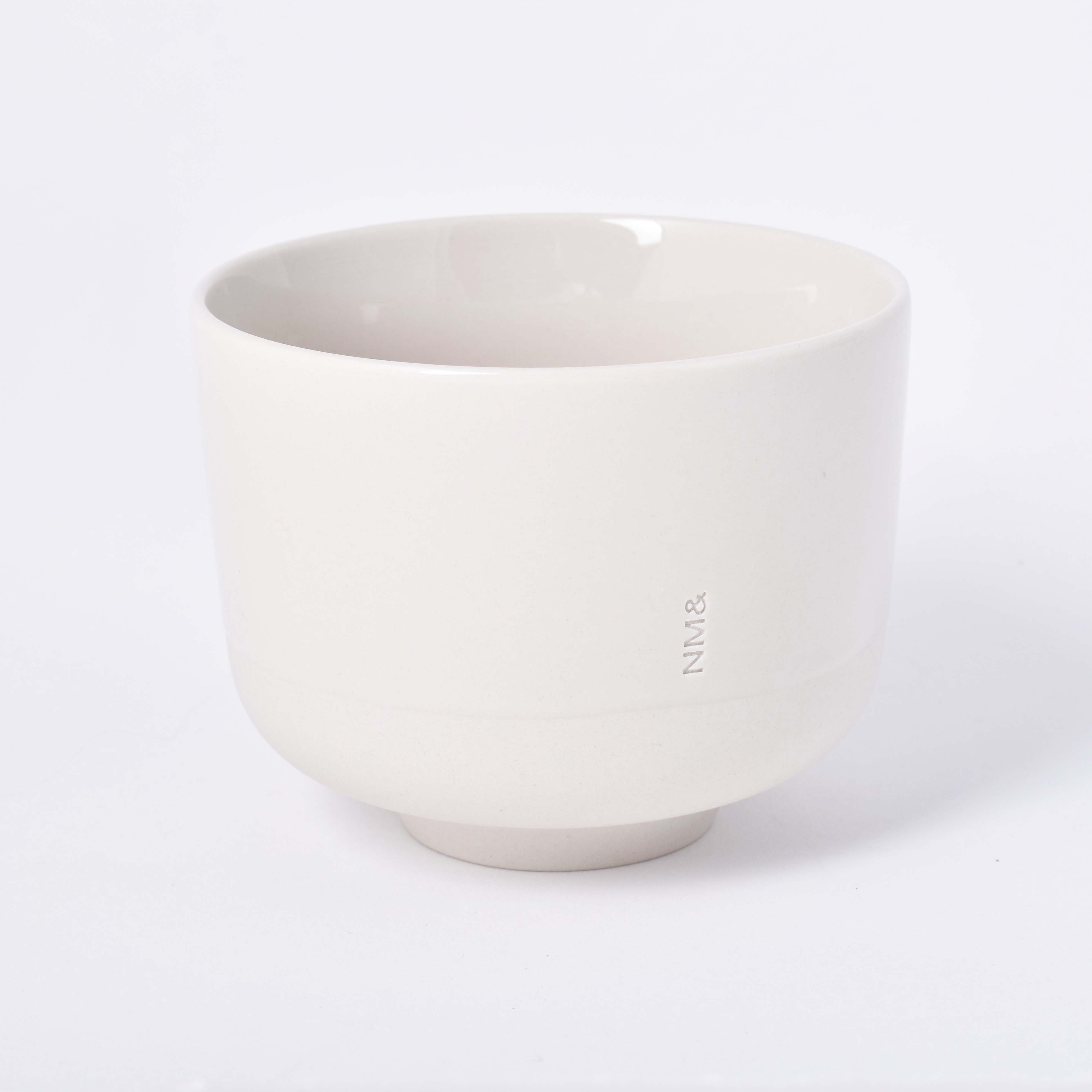 Sandfärgad kopp utan öra med NM& monogram ingraverat i design av Carina Seth Andersson