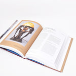 Ladda upp bild till gallerivisning, insida i boken om kvinnliga skulptörer med bild på lampa
