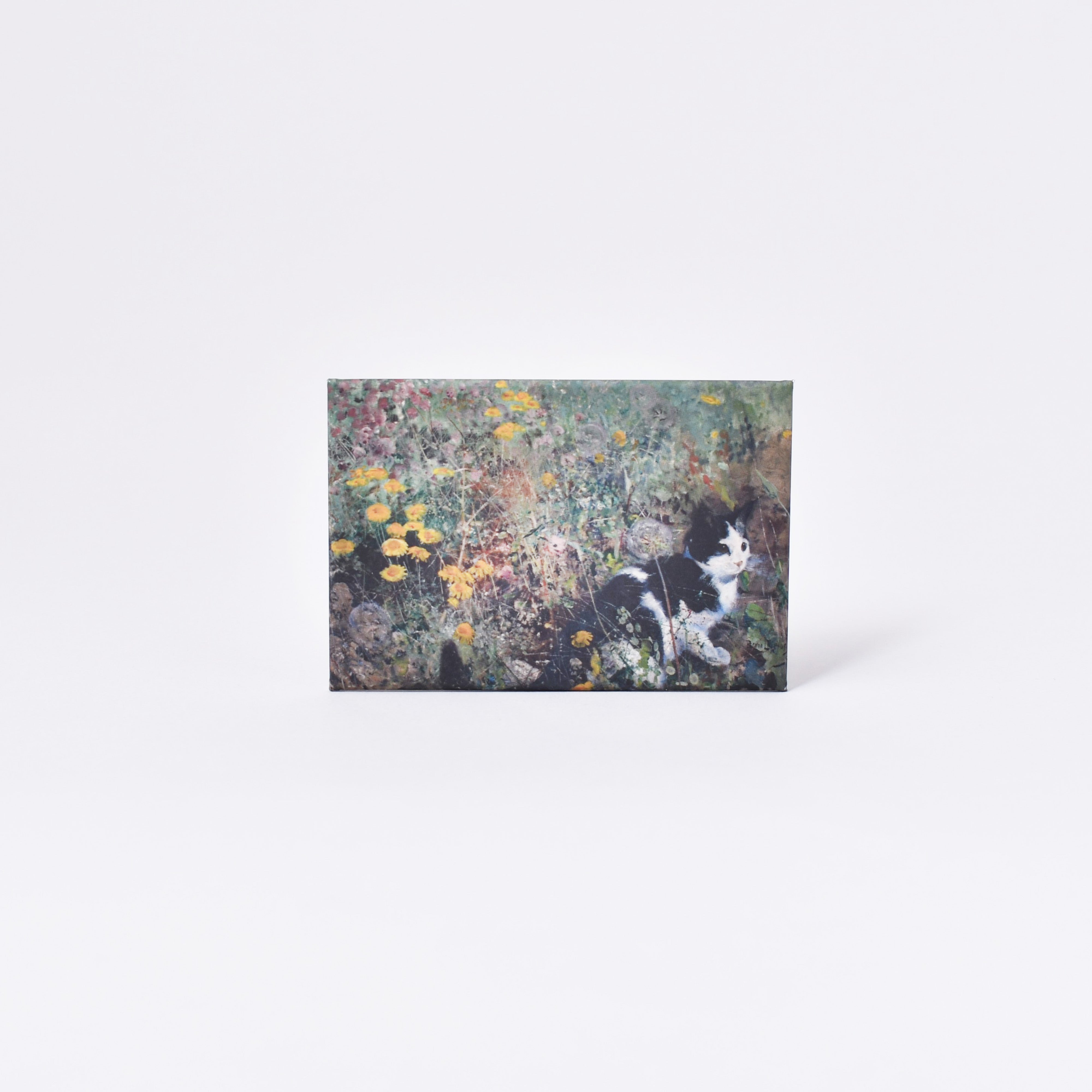 Rektangulär magnet med Bruno Liljefors målning Katt på blomsteräng från Nationalmuseum 