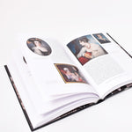 Ladda upp bild till gallerivisning, insida i boken Miniatyrmåleri i nationalmuseum med kapitel om kvinnliga porträtt
