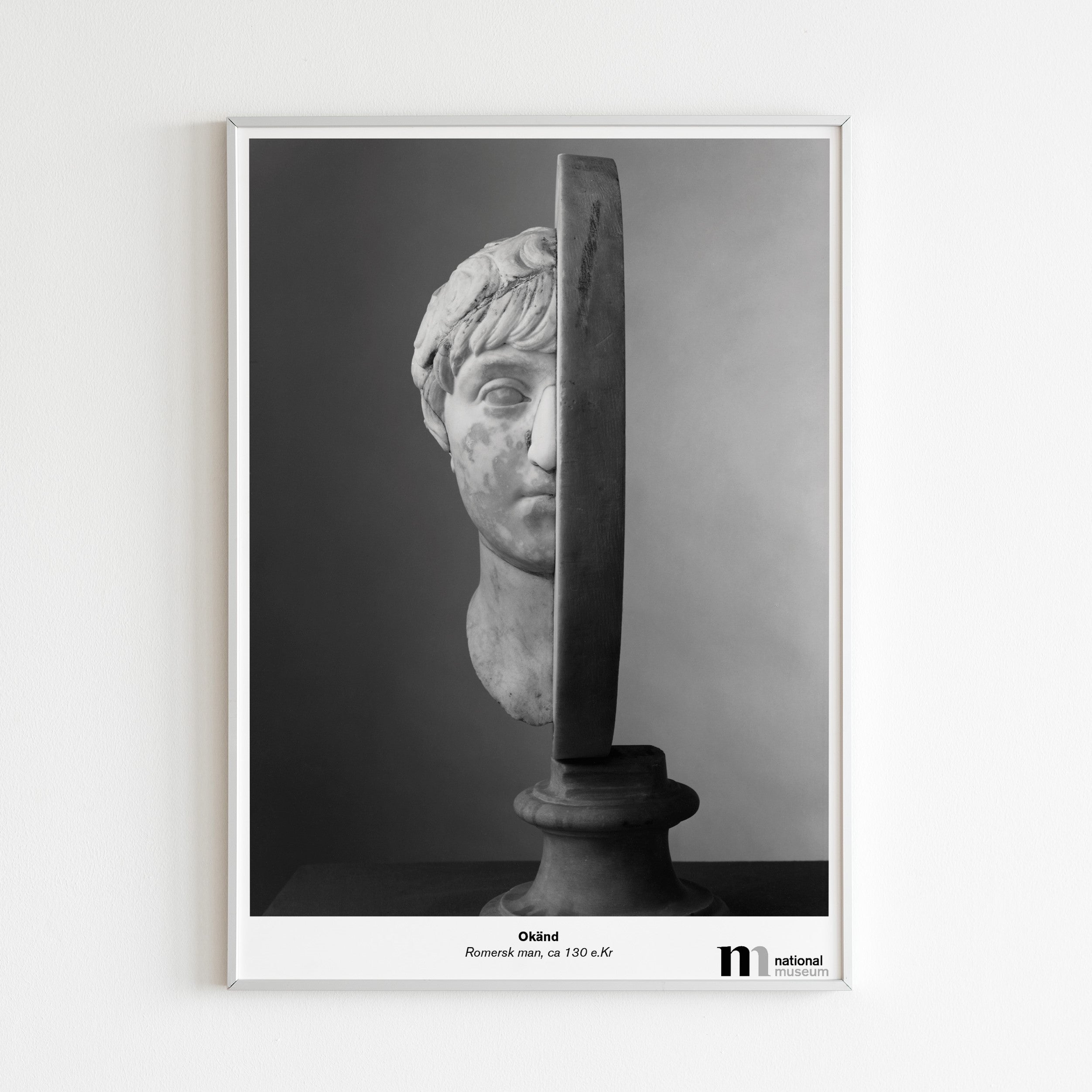 Poster med skulpturen Romersk man från Nationalmuseum i vit ram