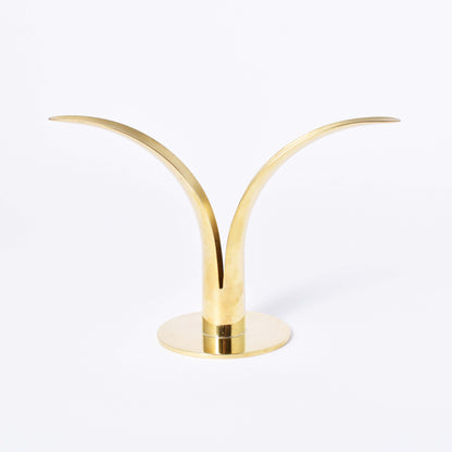 Ljusstake Liljan i mässing designad av Ivar Ålenius Björk 
