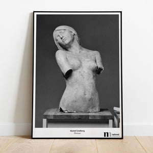 Poster i svartvitt med skulpturen Dimman från Nationalmuseum i svart ram