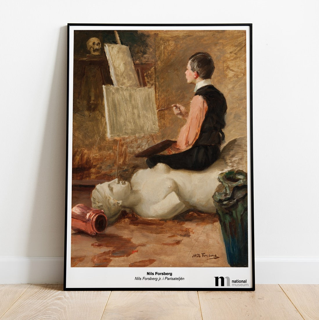 Poster med Nils Forsbergs Parisateljen från NAtionalmuseum i svart ram lutad mot en vägg