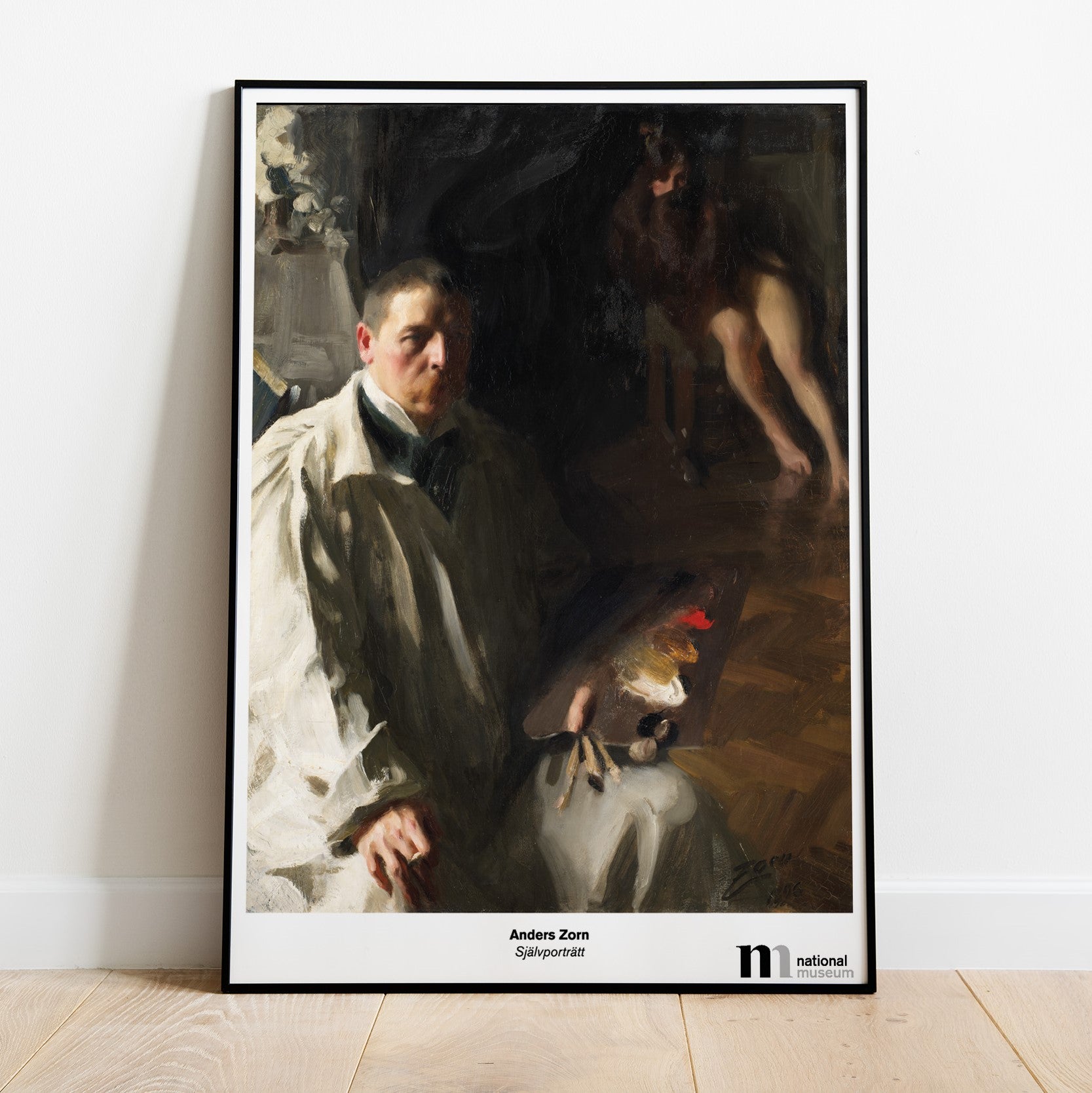 Poster med Anders zorns självporträtt i svart ram lutad mot en vägg