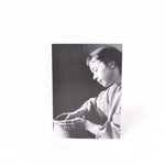Ladda upp bild till gallerivisning, vykort med svartvitt fotografi av skulptören karin björquist
