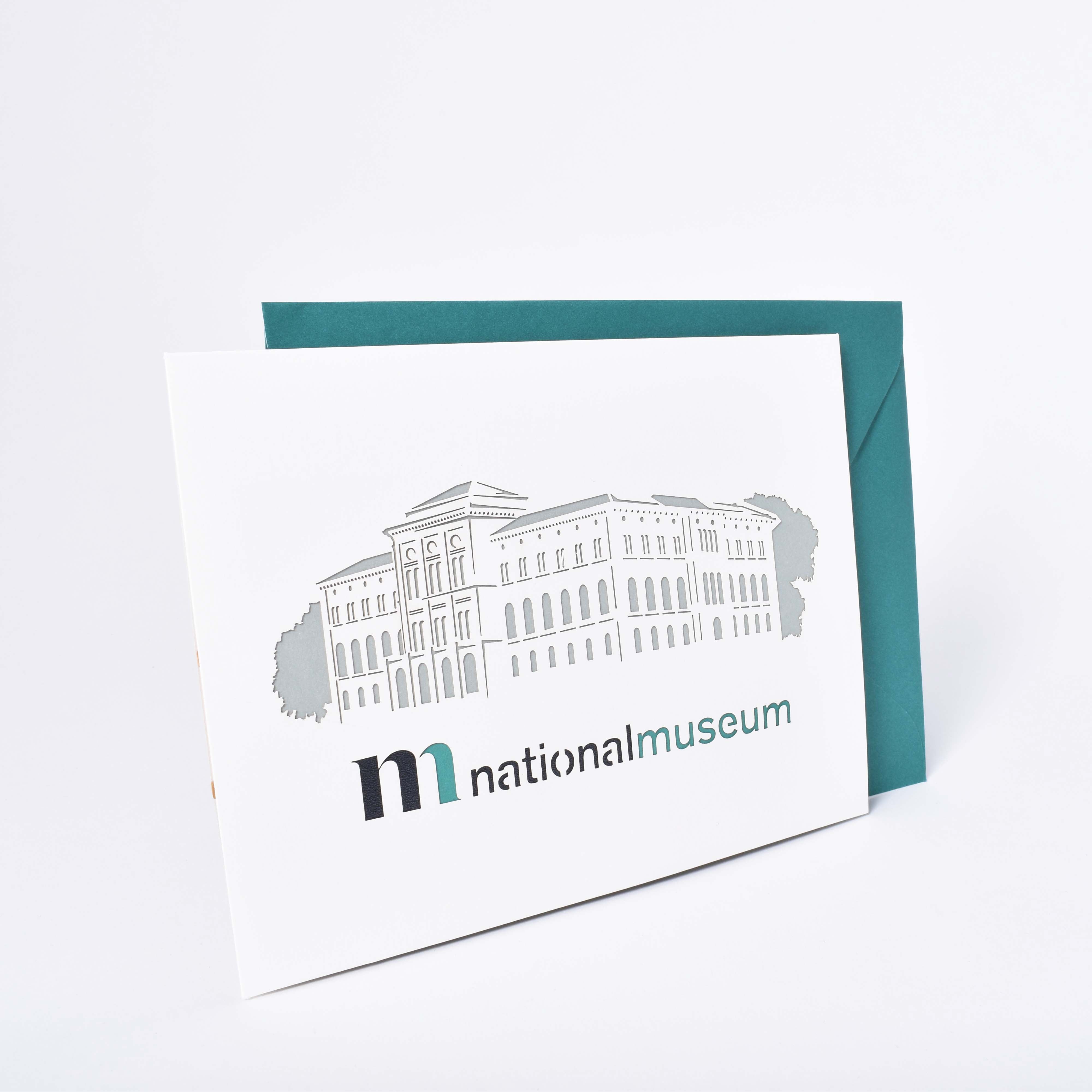 uppfällbart vykort med nationalmuseums byggnad och grönt kuvert